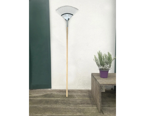 Laubbesen mit Holzstiel