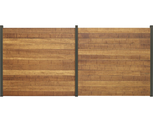 Holzzaun mit Metallpfosten