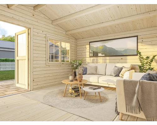 Helles Holzhaus mit Sofa, Tisch und Fenster für den Garten
