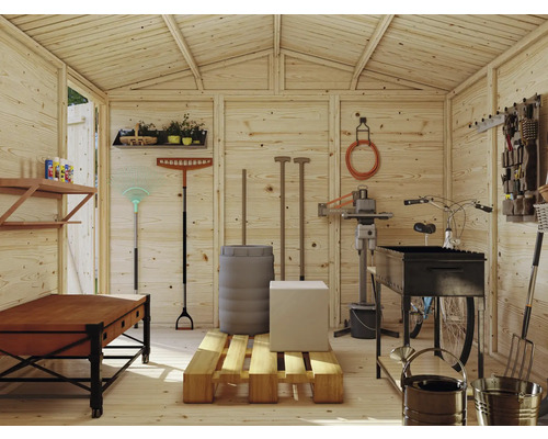 Holzgartenhaus Innenansicht mit Gartengeräten und Werkzeugen