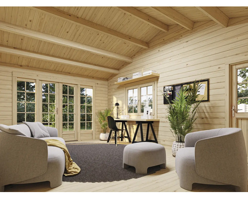 Holzgartenhaus Innenraum mit Sitzgelegenheiten, Schreibtisch und Fenstern