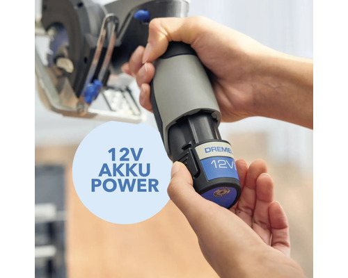 Hände halten Dremel 12 Volt Akku