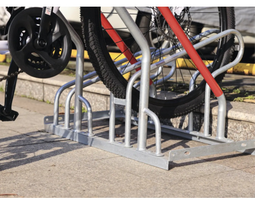 Fahrradständer mit Fahrrädern