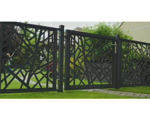 Dekorative Gartenzaun- und Toranlage mit modernem Design.