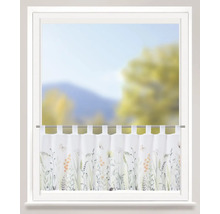 Gardinenstore mit Blumenmuster vor Fenster