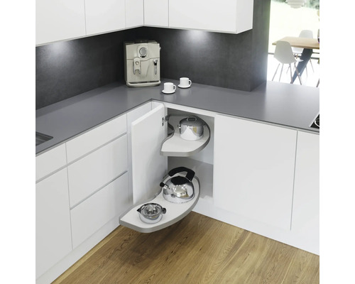 Küchenecke mit Schwenkauszug zur optimalen Raumausnutzung