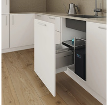 Küchenspüle mit Abfallbehälterauszug in einer modernen Küche