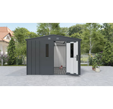 Gartenhaus mit geöffneten Türen auf einer Terrasse im Garten