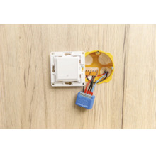 Eingebauter Lichtschalter mit Shelly Relais für Hausautomation