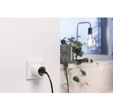 Szene mit Steckdose und Stecker im Innenraum