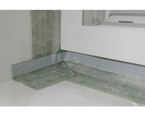 Detailansicht einer Fensterabdichtung mit Dichtband