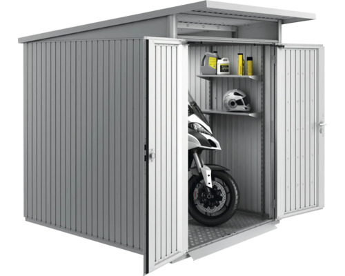 Metall Gerätehaus mit geöffneten Türen, Regalen, Motorrad und Zubehör