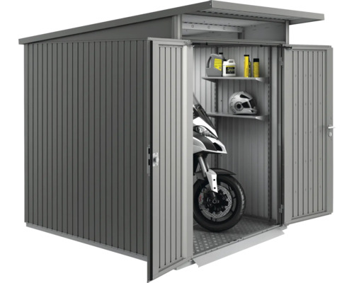 Metall Gerätehaus mit geöffneten Türen, Motorrad, Helm und Regalen