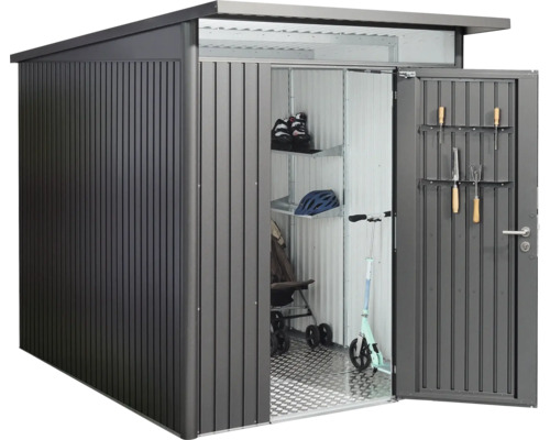 Metall Gerätehaus mit geöffneten Türen, Innenregalen und Gartengeräten