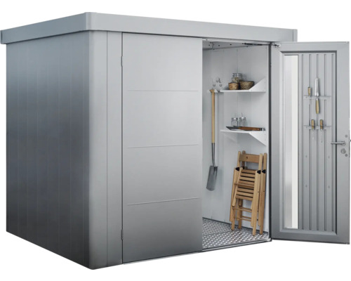 Metall Gerätehaus mit Schiebetür und geöffneter Tür mit Regalen und Werkzeugen