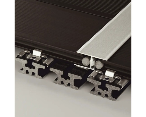 Terrassendielen mit Unterkonstruktion, Befestigungsclips und Abschlussprofil