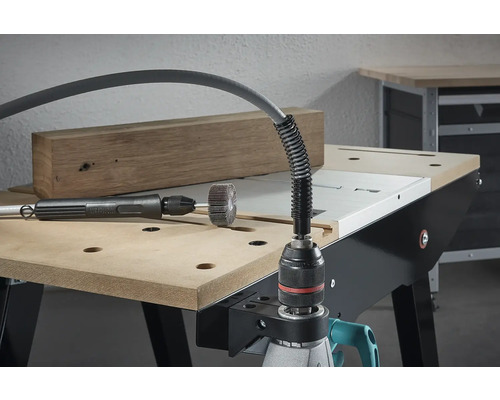 Flexible Welle mit Schleifscheibe auf einer Werkbank