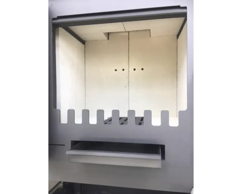 Kaminofen Innenraum mit Ascheschublade