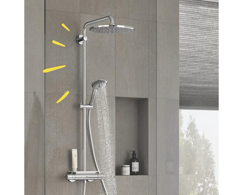 Duschsystem mit Kopf- und Handbrause im Badezimmer