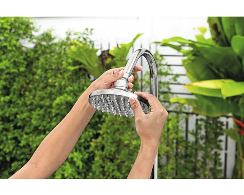 Installation eines Duschkopfes im Außenbereich