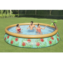 Aufblasbarer Pool mit Palmen-Wassersprinkler und Badegästen im Garten