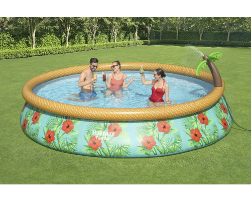 Aufblasbarer Bestway Pool mit Palmenmuster und Personen im Garten