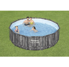 Bestway Steel Pro Max Framepool mit Familie im Garten