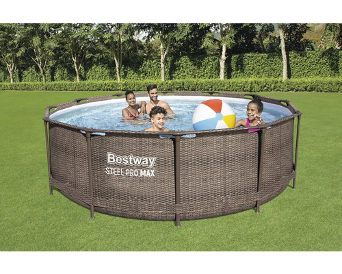 Bestway Steel Pro Max Pool mit Familie im Garten