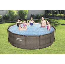 Familie genießt einen runden Bestway Steel Pro Max Pool im Garten.