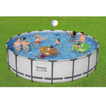 Bestway Stahlrahmenpool mit spielenden Personen im Garten