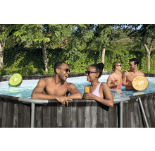 Stahlwandpool im Garten mit Personen und Frucht-Motiven