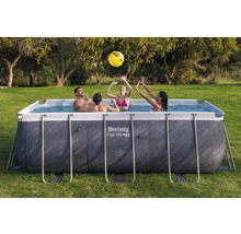 Rechteckiger Bestway Steel Pro Max Pool mit spielenden Personen im Garten