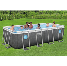 Aufblasbarer Bestway Steel Pro Max Pool mit Familie im Garten.