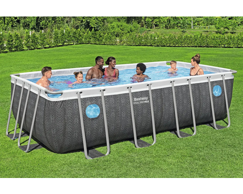 Aufblasbarer Bestway Steel Pro Max Pool mit Familie im Garten.