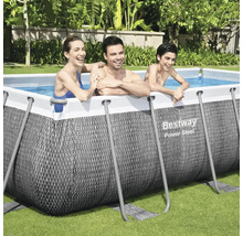 Bestway Power Steel Frame Pool mit Familie im Garten