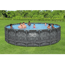 Bestway Aufstellpool mit mehreren Personen im Garten.