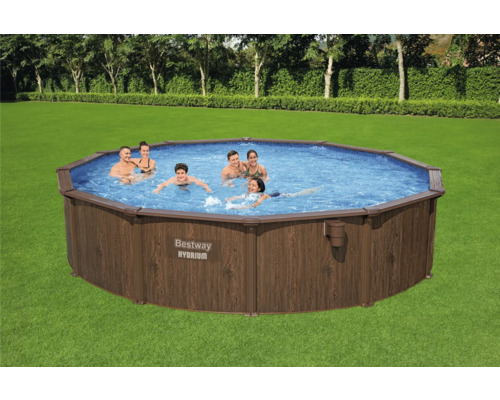 Bestway Hydrium Stahlwandpool mit Personen im Garten