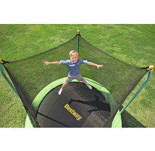 Junge springt auf einem runden Gartentrampolin mit Sicherheitsnetz von Bestway