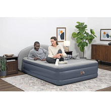 Aufblasbares Gästebett mit integriertem Kopf- und Fussteil im Wohnzimmer mit zwei Personen