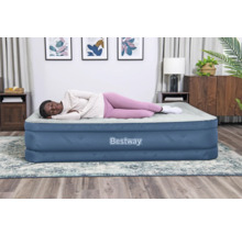 Bestway Luftmatratze im Schlafzimmer mit schlafender Person