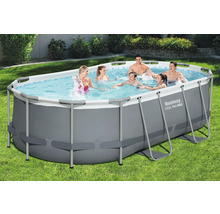 Bestway Stahlrahmenpool mit Personen im Garten