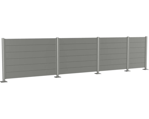 Sichtschutzzaun aus horizontalen Paneelen mit Metallpfosten