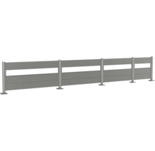 Grauer Sichtschutzzaun mit Metallsäulen