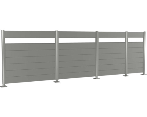 Sichtschutzzaun aus horizontalen Lamellen mit Metallpfosten