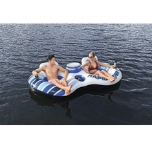 Aufblasbare Badeinsel mit zwei Personen auf dem Wasser