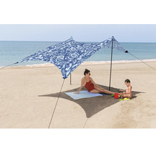 Strandszene mit Sonnensegel, Frau und Kind