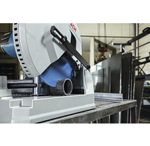 Bosch Metallsäge schneidet Metallrohr