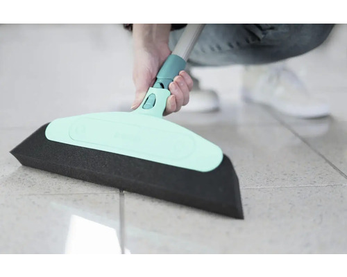 Bodenwischer mit Gummilippe zur Reinigung von Fliesenböden