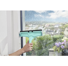 Fensterreinigung mit einem Fensterwischer für streifenfreie Scheiben