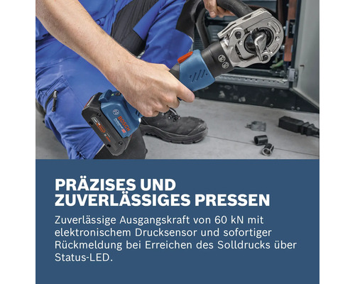 Akkubetriebene Presszange von Bosch im Einsatz